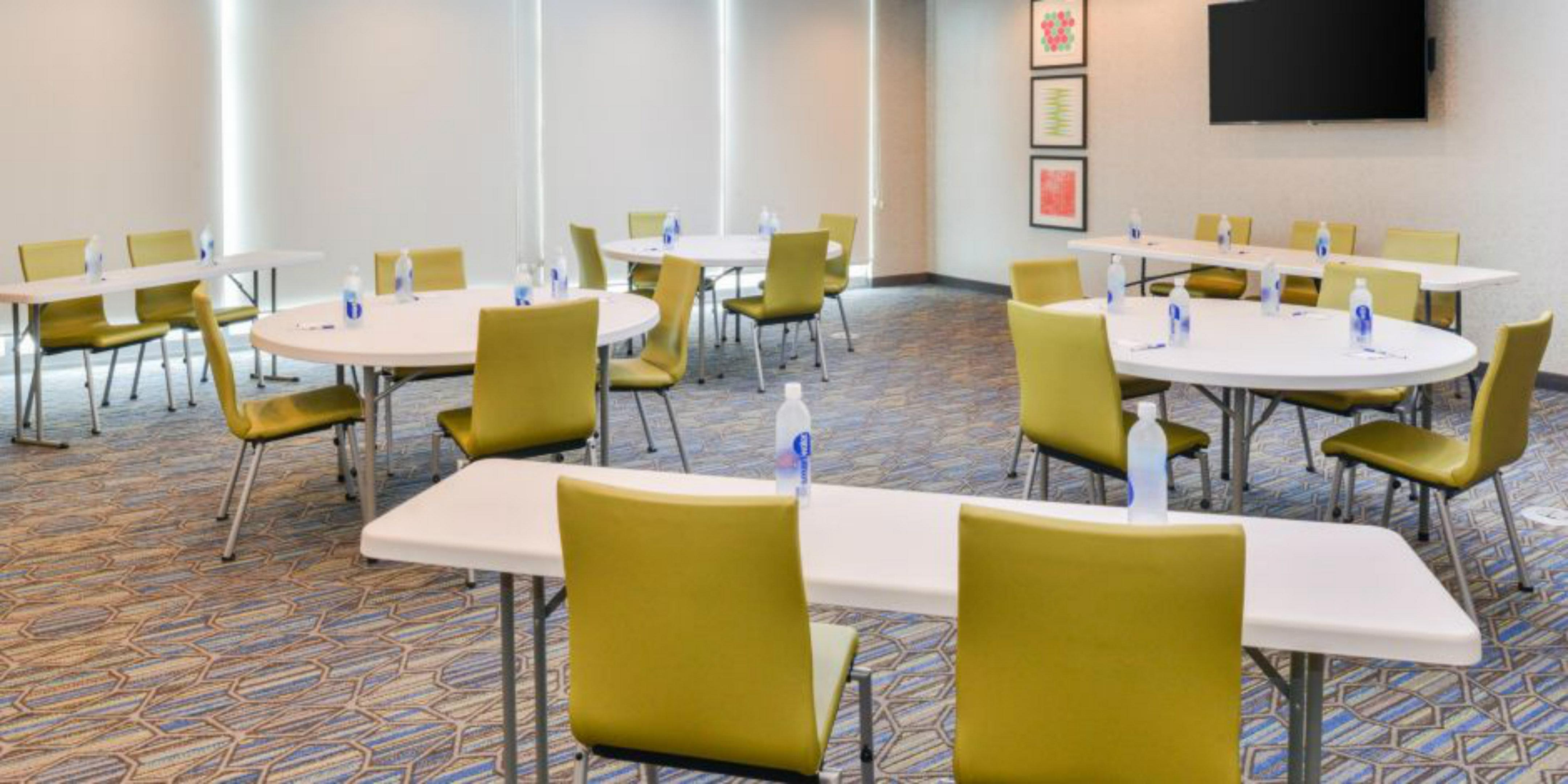 Holiday Inn Express - Alliance By Ihg Екстериор снимка