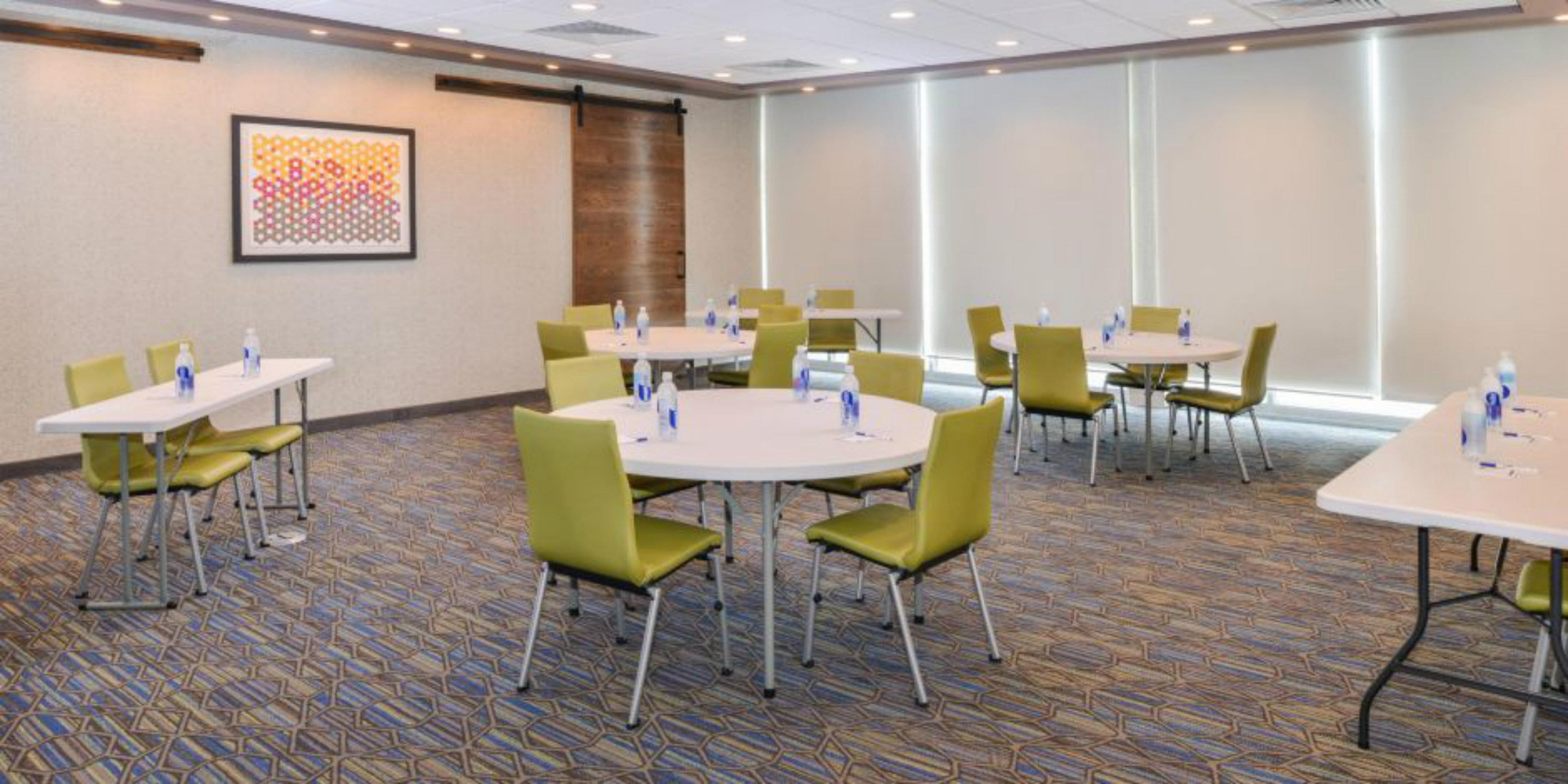 Holiday Inn Express - Alliance By Ihg Екстериор снимка
